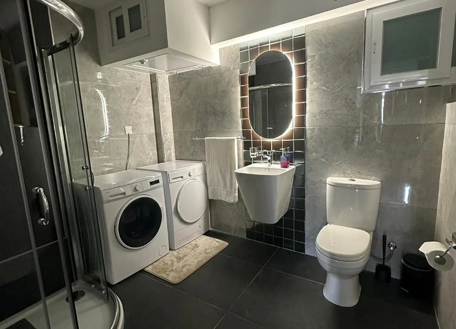 Apartment Seafront, Lovely Modern Studio. Saint Julian's