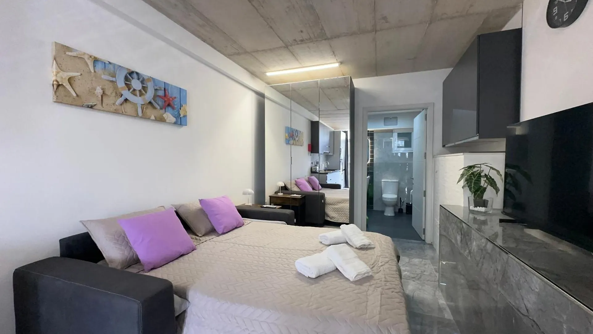 Seafront, Lovely Modern Studio. Saint Julian's Malta